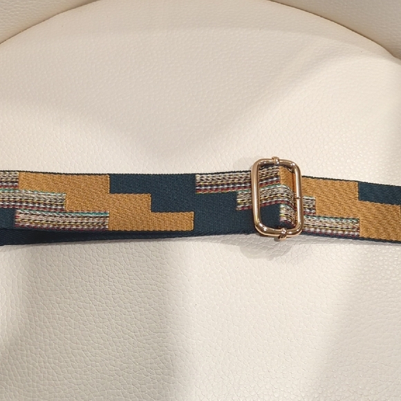 Geometric Patterned Strap - Picture 3 of 4